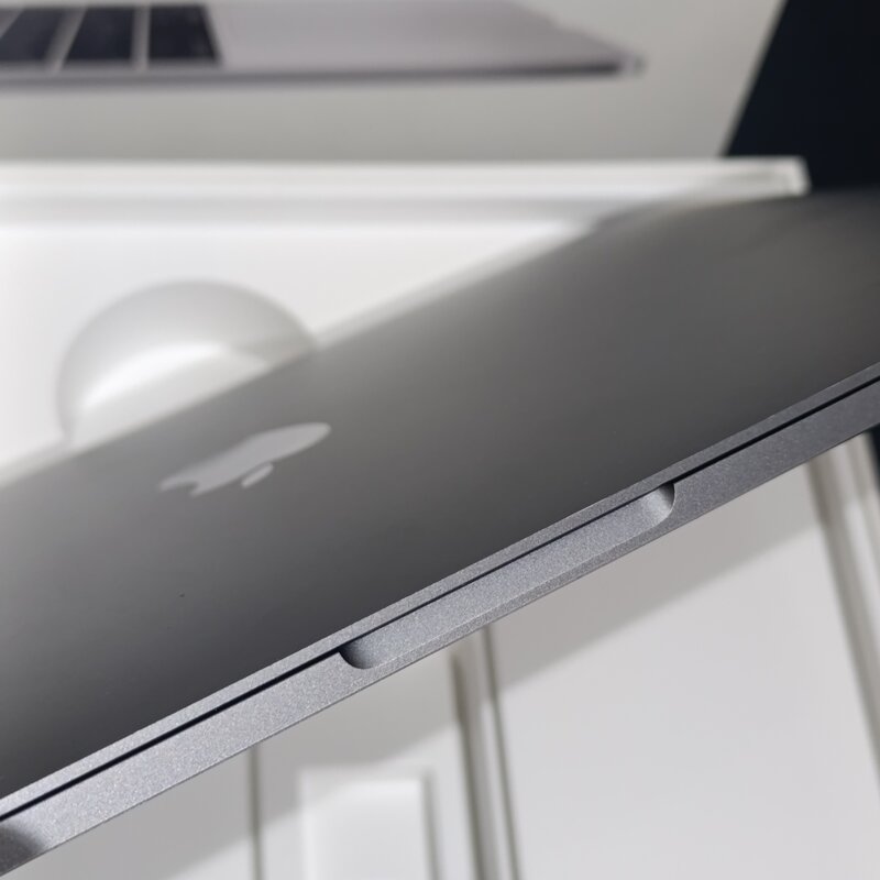 Macbook Pro 2020, 100% Baterie
