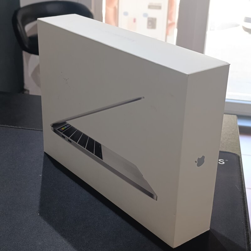 Macbook Pro 2020, 100% Baterie